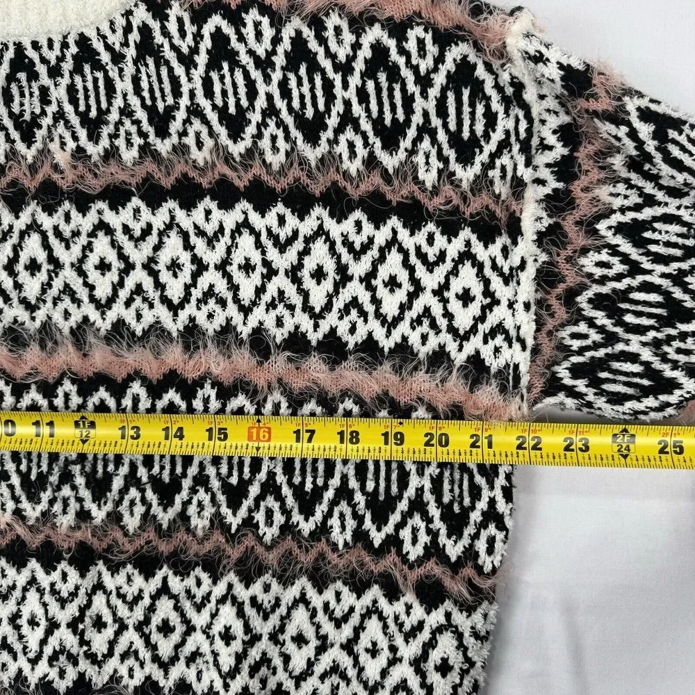Arizona Jean Company Cozy Knit Sweater Crew Neck Size Medium Geometric Pattern